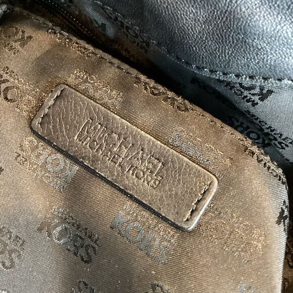 MICHAEL KORS MOXLEY BLACK SOFT LEATHER SHOULDER TOTE - Picture 15 of 16